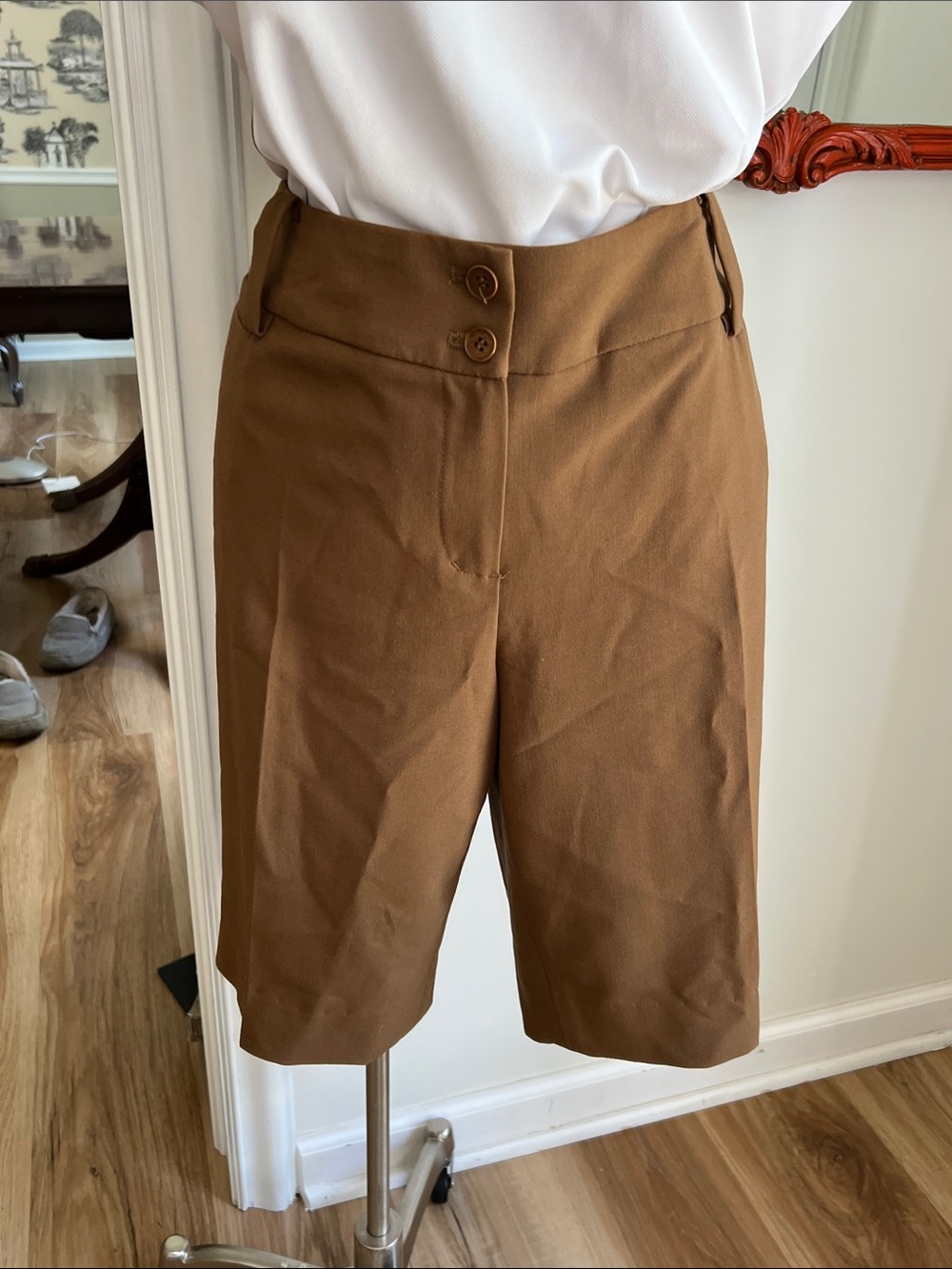 Women's Brown Soft Light Weight Tailored Shorts Size 14